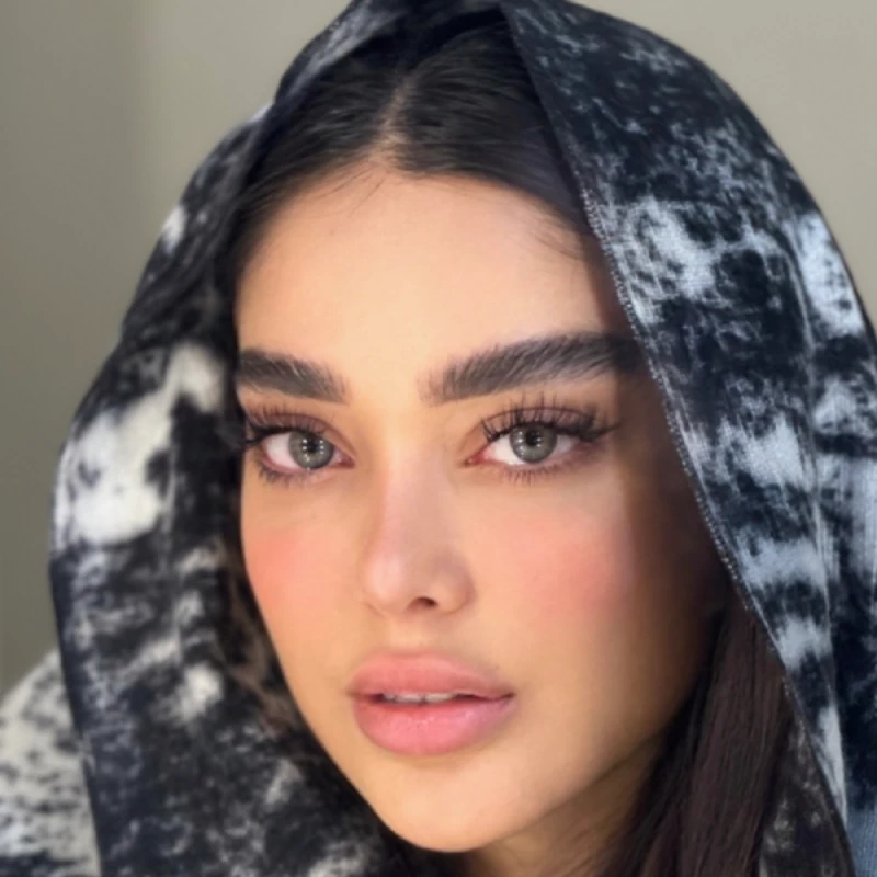 لنز آلیس گری rose