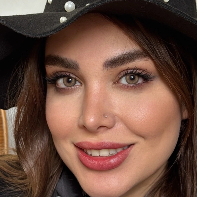 لنز لیلی براون rose
