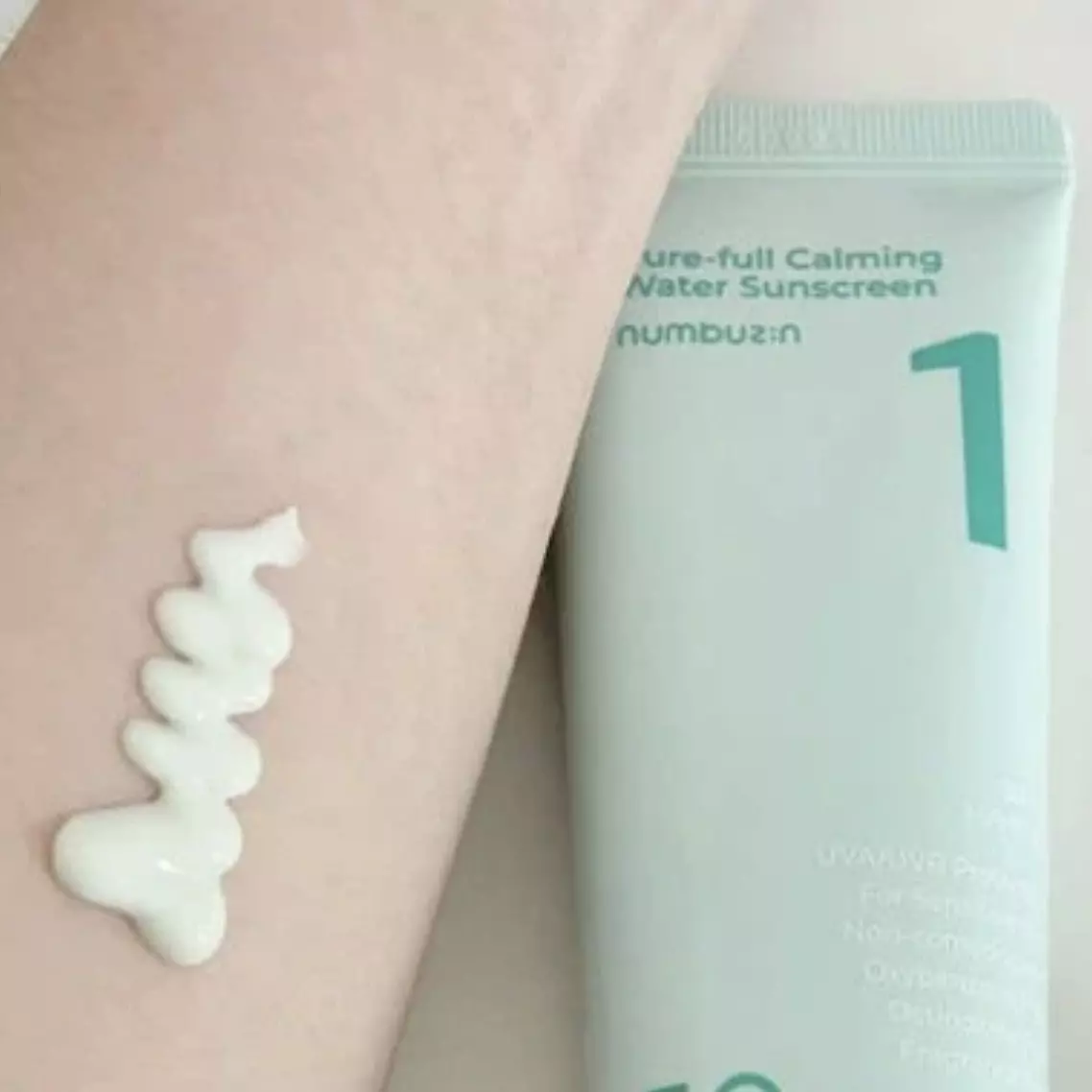 اسنس ضد آفتاب نامبوزین شماره 1 تسکین دهنده و روشن کننده