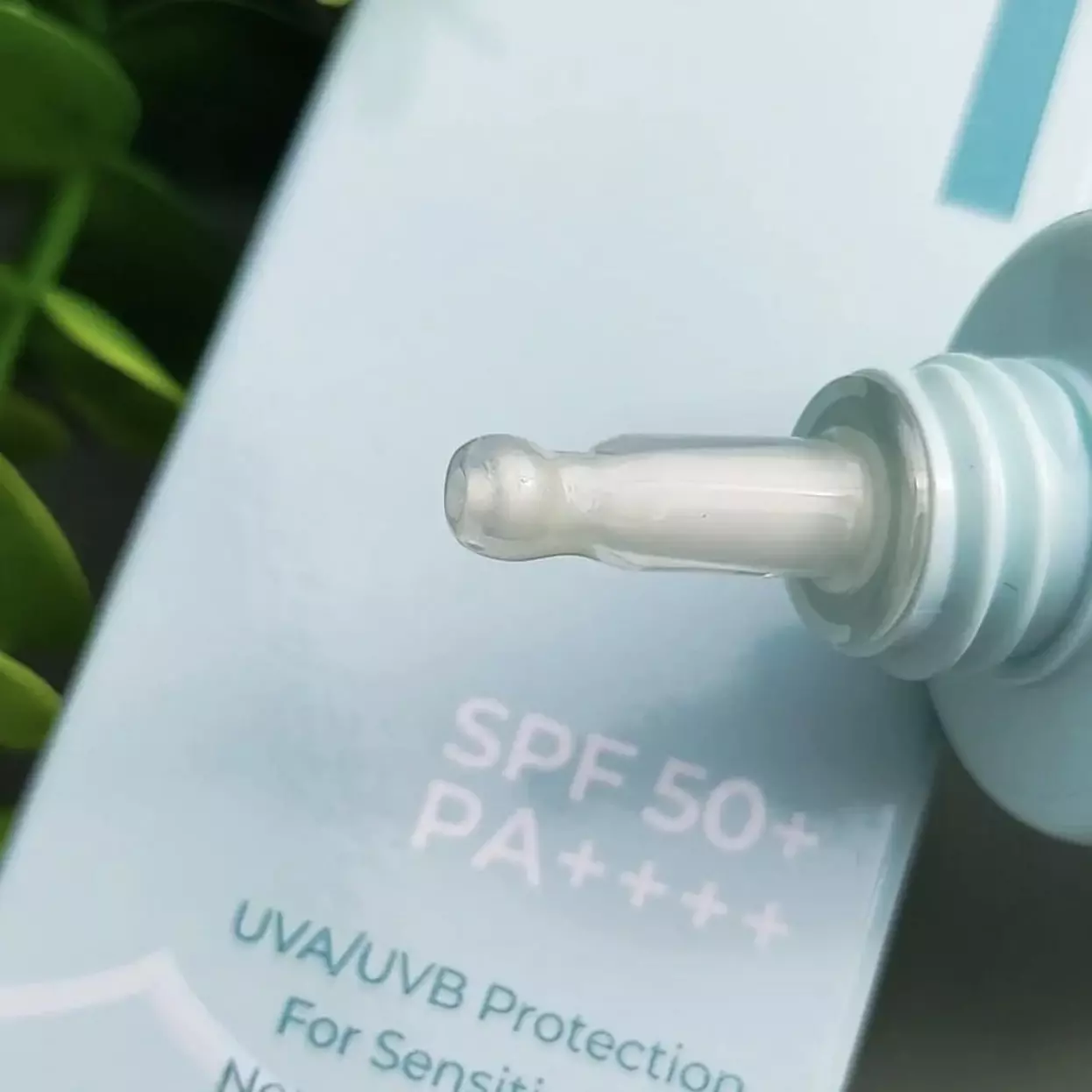 اسنس ضد آفتاب نامبوزین شماره 1 تسکین دهنده و روشن کننده