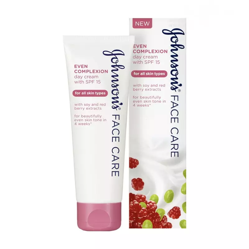 کرم مرطوب کننده روز جانسون مدل Even Complexion SPF15